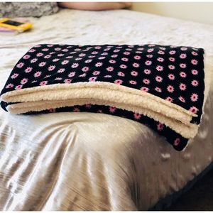 Vera Bradley sherpa throw